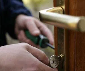 Lock Safe Services Houston, TX 713-470-0693 - lock-change
